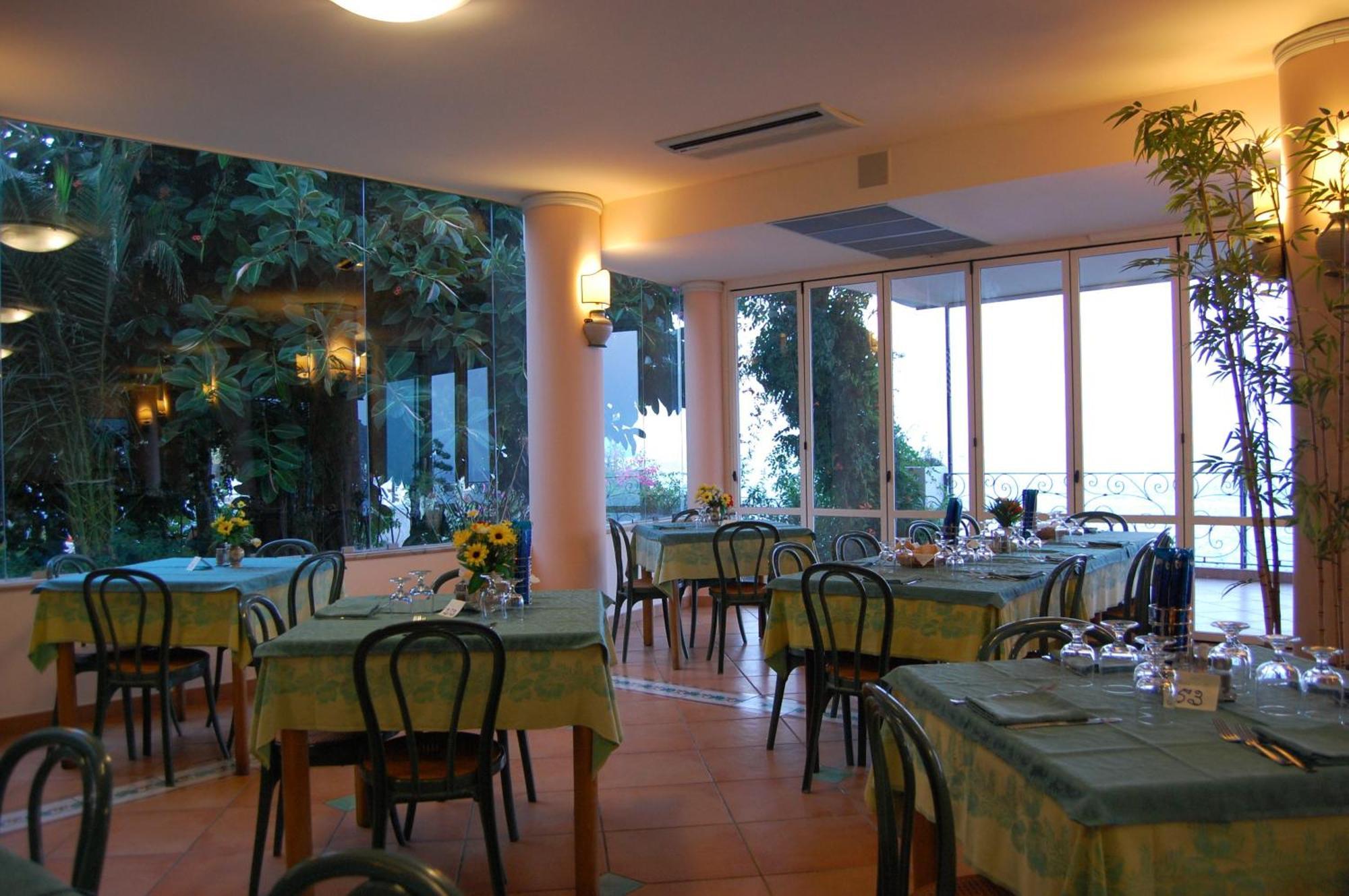 Hotel Giardino Sul Mare 3*